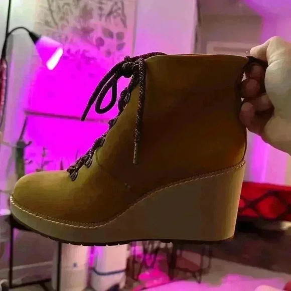 - TOMS Melrose Wedge Boots • SIZE 9 - Picture 2 of 7